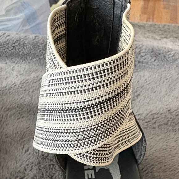 EUC Sorel Women's Black and White Cameron Flatform Sandals size 8.5 - Picture 9 of 10